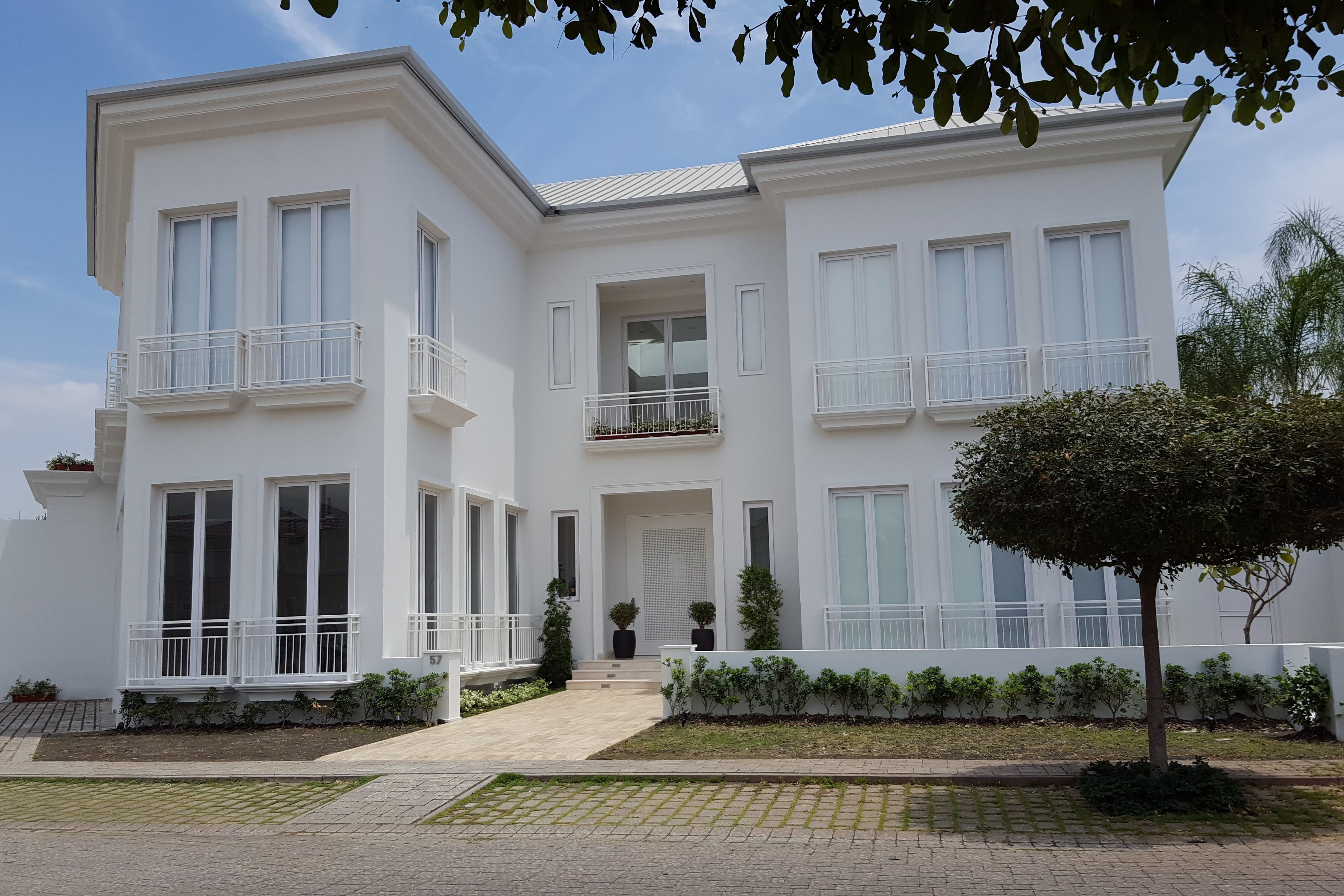 Construcción de casa en vía a Samborondón por Arkavid