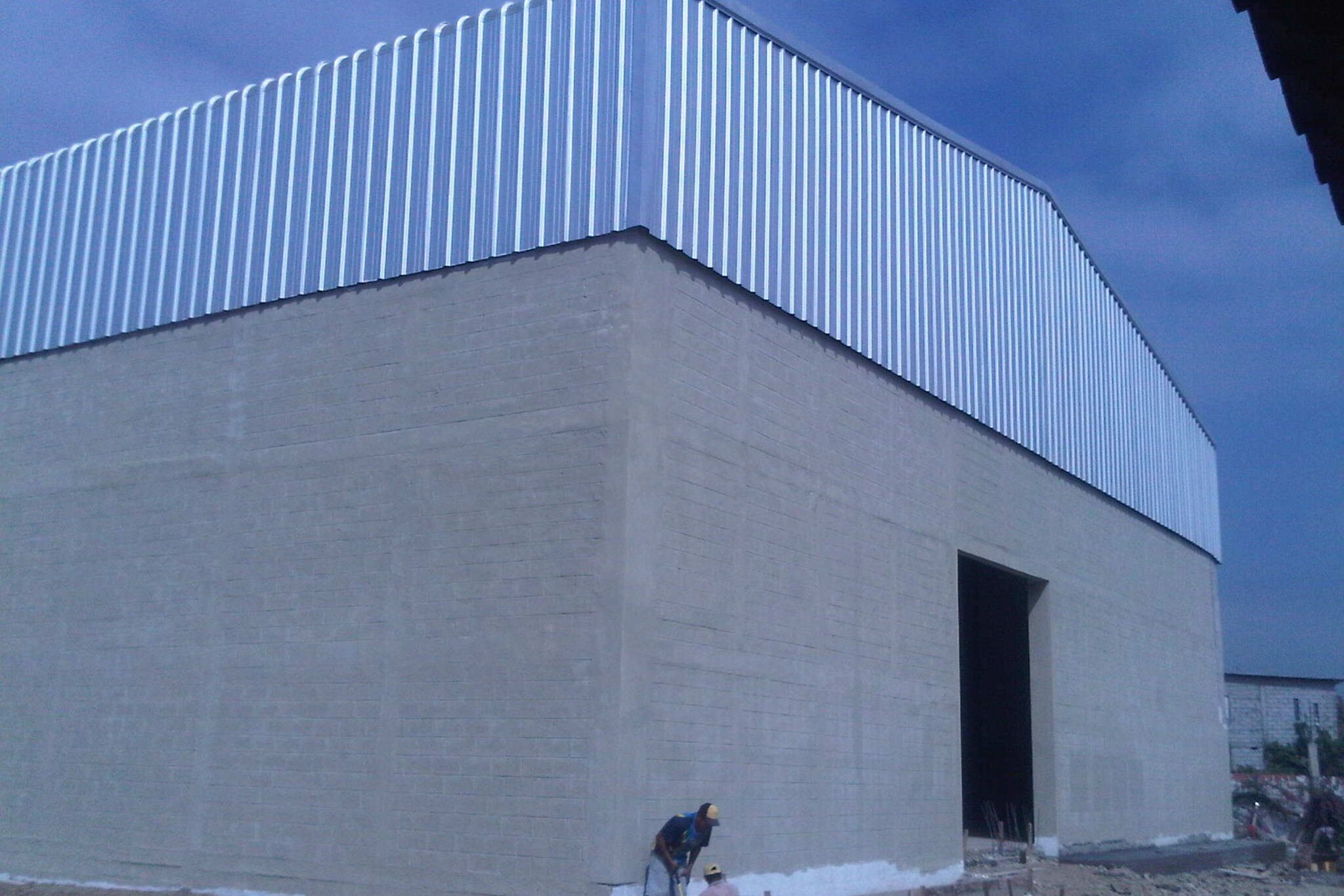 Construcción de bodegas por Arkavid